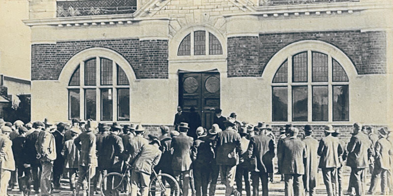 Council Chambers opening 1913 banner image